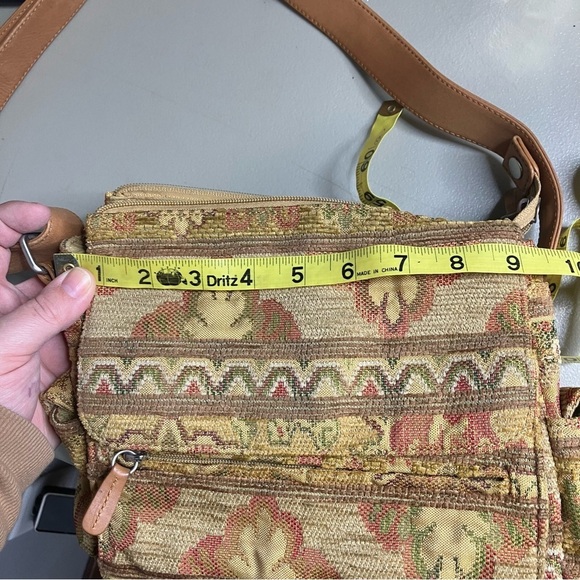 Vintage Fossil tapestry crossbody bag medium size 9.5” x 9.75” x 3” - Picture 11 of 14